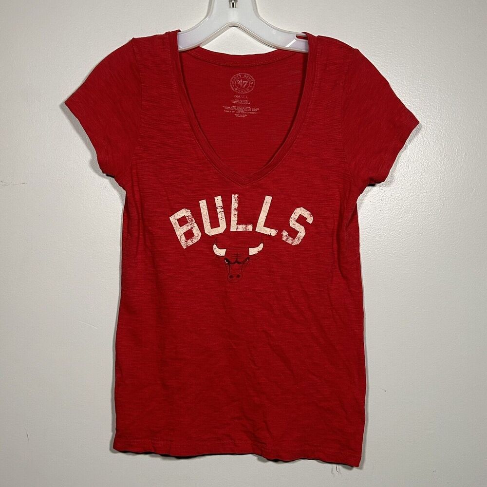'47 Brand NBA Chicago Bulls V-Neck Red Short Sleeve Tee Shirt Women’s Small